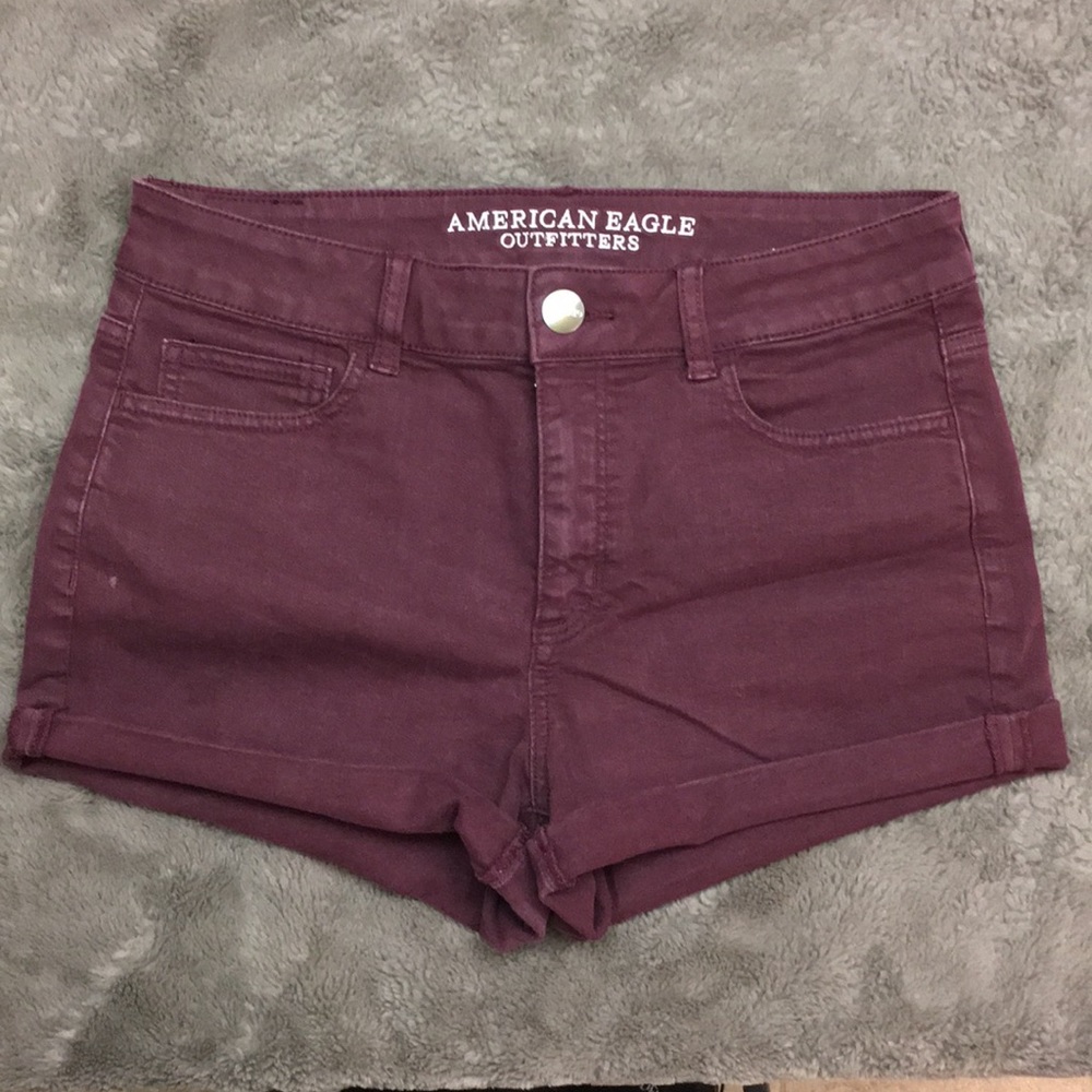 AMERICAN EAGLE hi-rise shorties in maroon